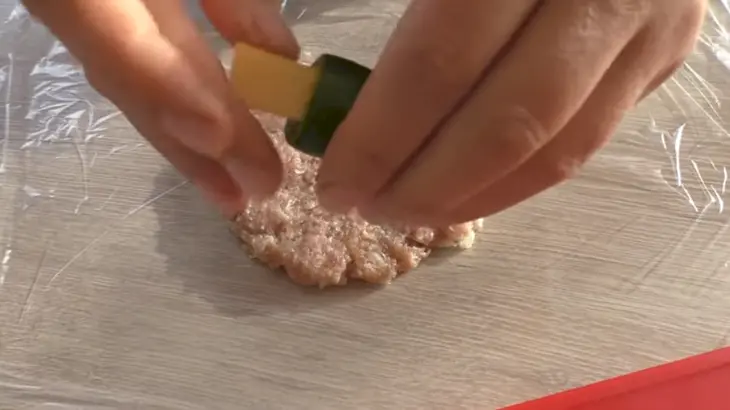 Котлета фаршированная перцем и сыром: шаг 6