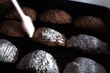 Котлета фаршированная перцем и сыром: шаг 7