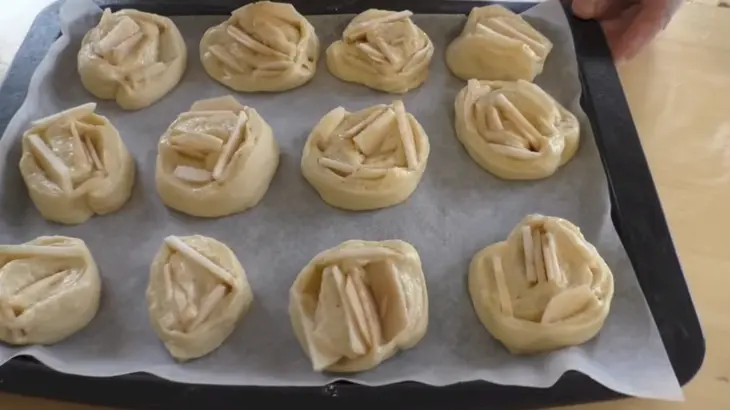 Булочки с яблоками: шаг 6
