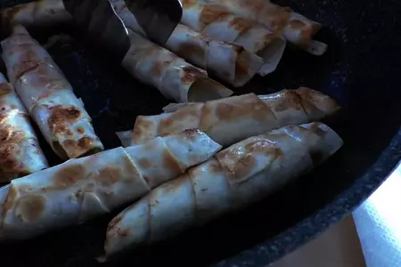 Трубочки из лаваша с мясом на закуску: шаг 5