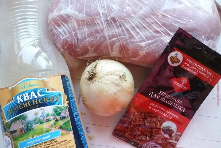 Шашлык с мёдом и кориандром, маринованный в белом квасе: шаг 1