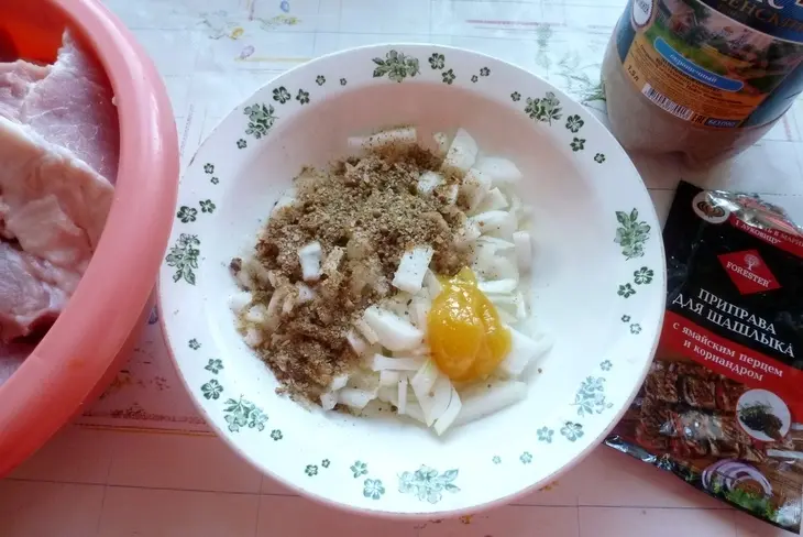 Шашлык с мёдом и кориандром, маринованный в белом квасе: шаг 2