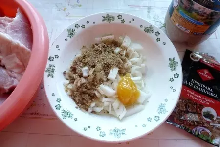 Шашлык с мёдом и кориандром, маринованный в белом квасе: шаг 2