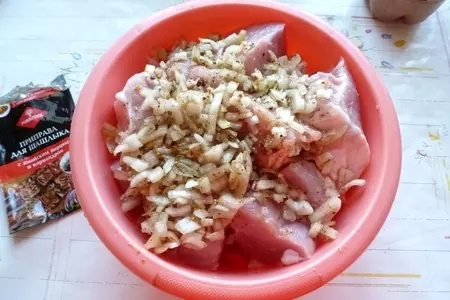 Шашлык с мёдом и кориандром, маринованный в белом квасе: шаг 3