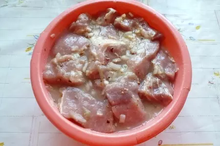 Шашлык с мёдом и кориандром, маринованный в белом квасе: шаг 4