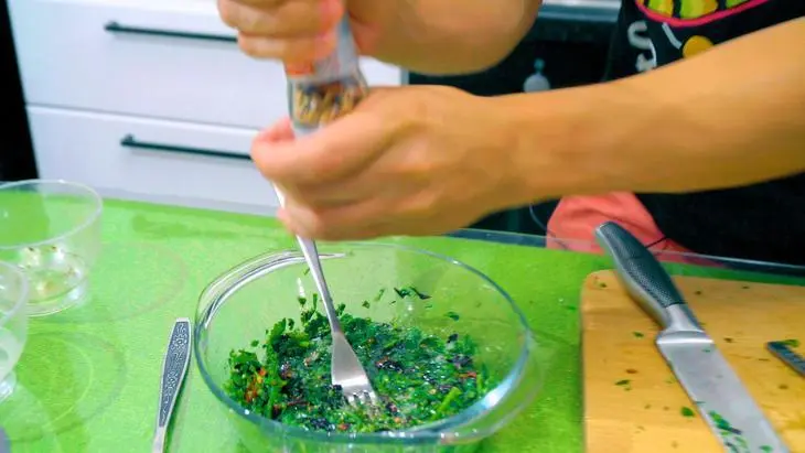 Закуска из маринованных баклажанов с сыром: шаг 6
