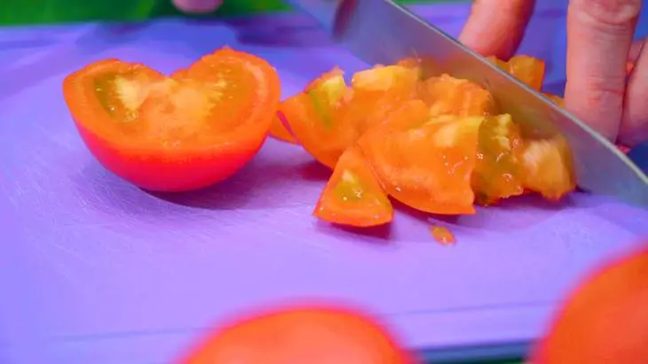 Рассольник с перловкой и свежими огурцами на зиму: шаг 1