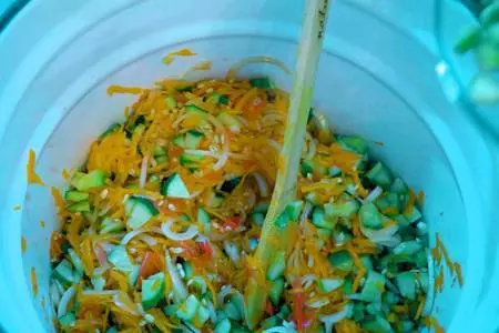 Рассольник с перловкой и свежими огурцами на зиму: шаг 8