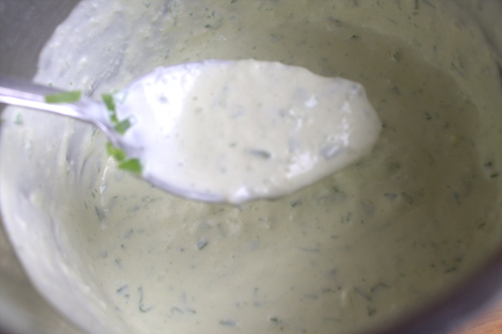 Сметанный соус с зеленью и чесноком: шаг 8