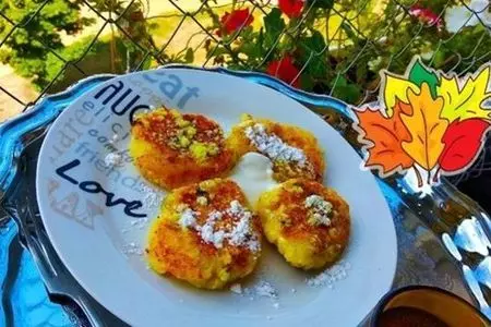 Сырники с изюмом на завтрак: шаг 1