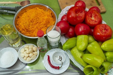 Закуска из томатов с болгарским перцем на зиму: шаг 1