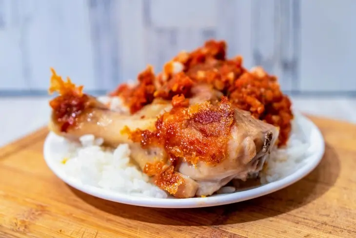 Жареные на сковороде куриные голени с овощным соусом: шаг 9