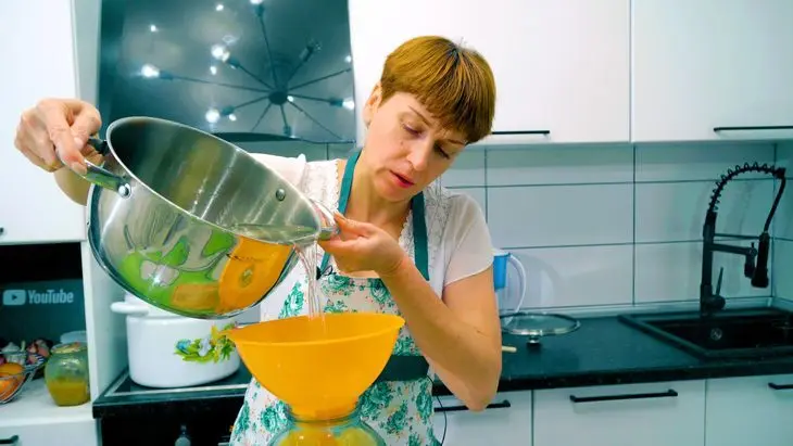Закуска из фаршированного капустой перца на зиму: шаг 8