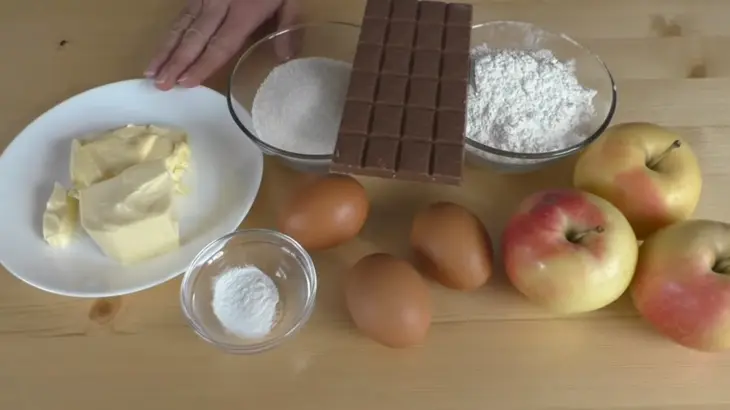 Яблочный пирог / вкусная выпечка к чаю: шаг 1