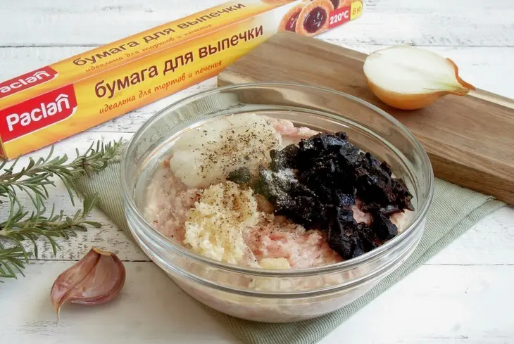 Мясной хлеб из индейки с черносливом и розмарином: шаг 2