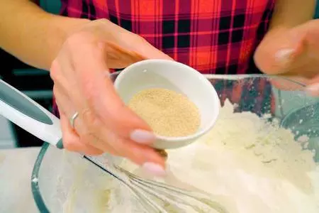 Сдобные пирожки с начинкой из свежих яблок: шаг 4