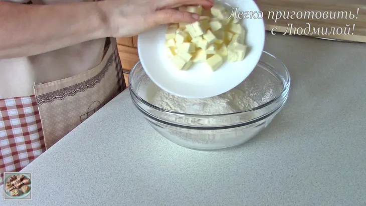 Открытый пирог с рыбой и овощами: шаг 3