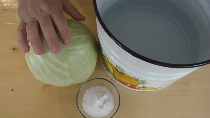 Рецепт квашеной капусты для ленивых: шаг 1