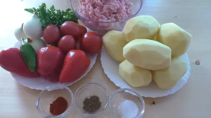 Картошка с котлетами в казане: шаг 1