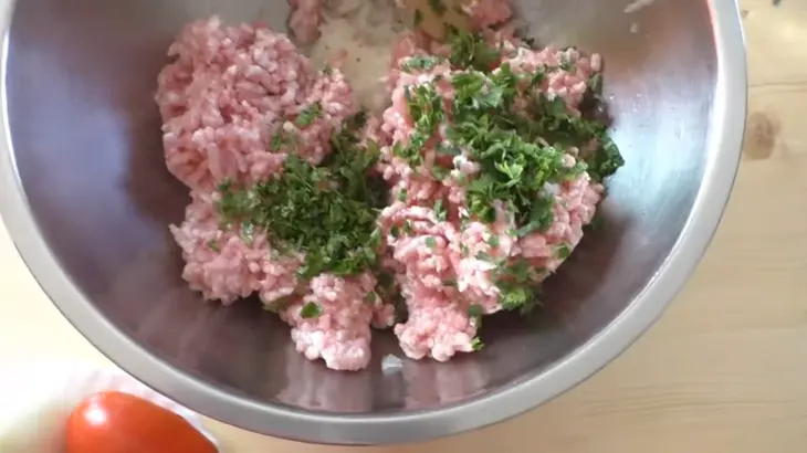 Картошка с котлетами в казане: шаг 2