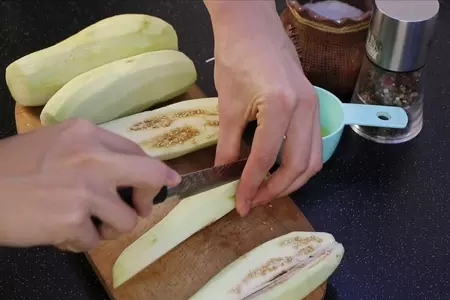 Баклажаны в пикантном соусе: шаг 2