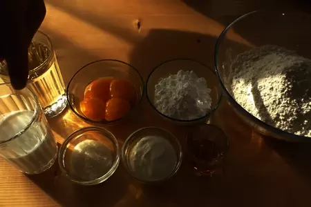 Хрустящий хворост по-бабушкиному рецепту: шаг 1