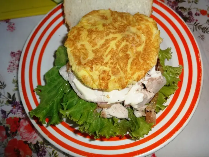 Бургер с омлетом и курицей#америка: шаг 6