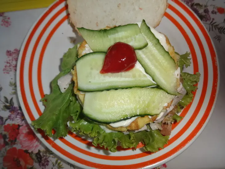 Бургер с омлетом и курицей#америка: шаг 7