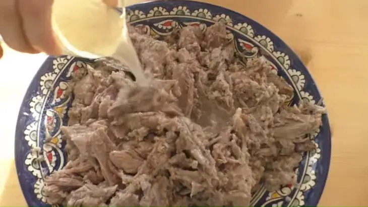 Простой рецепт вкусной домашней колбасы: шаг 4