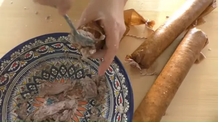 Простой рецепт вкусной домашней колбасы: шаг 5
