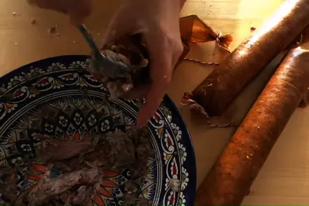 Простой рецепт вкусной домашней колбасы: шаг 5
