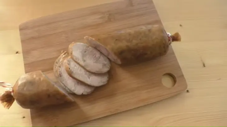 Простой рецепт вкусной домашней колбасы: шаг 7