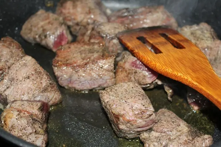 Жаркое из говядины с лесными грибами #россия: шаг 2