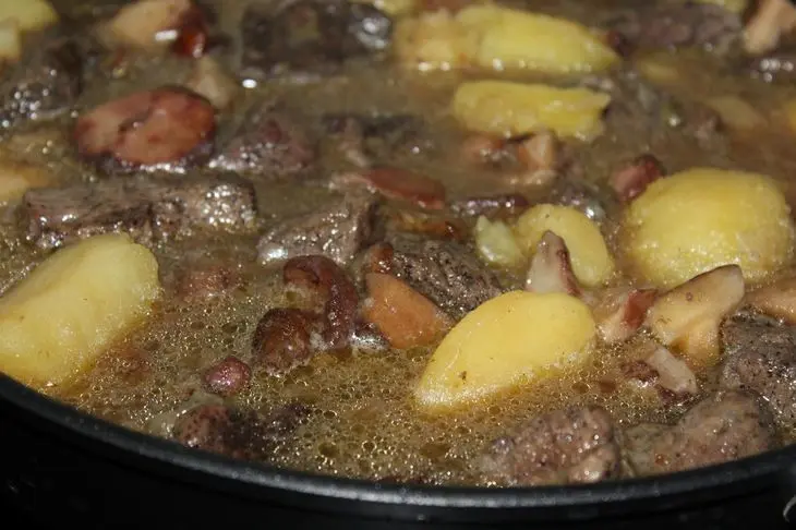 Жаркое из говядины с лесными грибами #россия: шаг 7