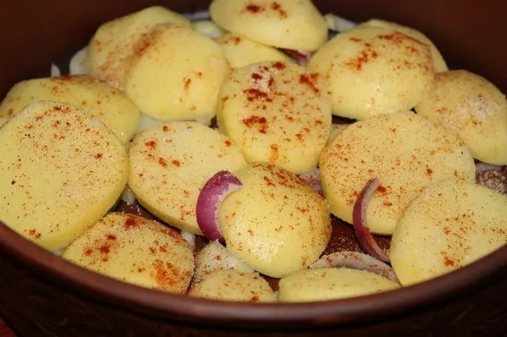 Курица с картофелем в глиняном горшке #россия: шаг 2