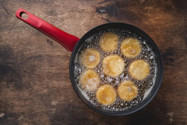 Сырники с кедровой мукой: шаг 4