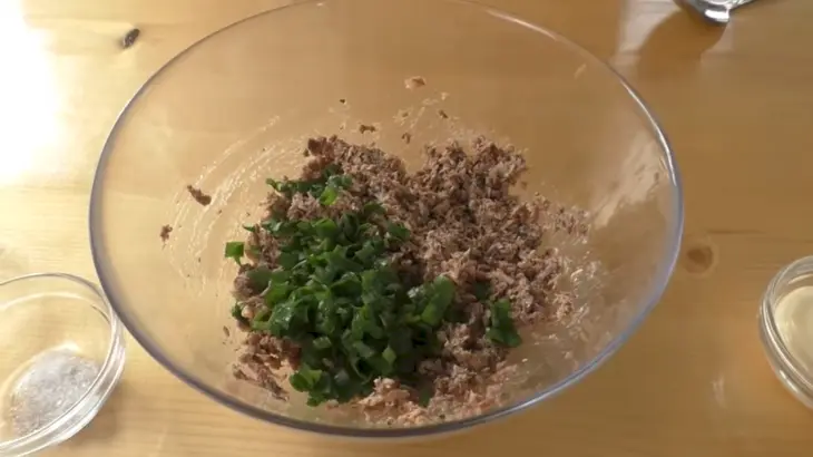 Рецепт закуски из консервы: шаг 2