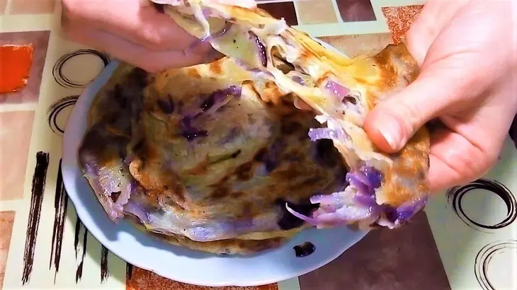 Катлама с луком. очень вкусные лепешки на сковороде.: шаг 3