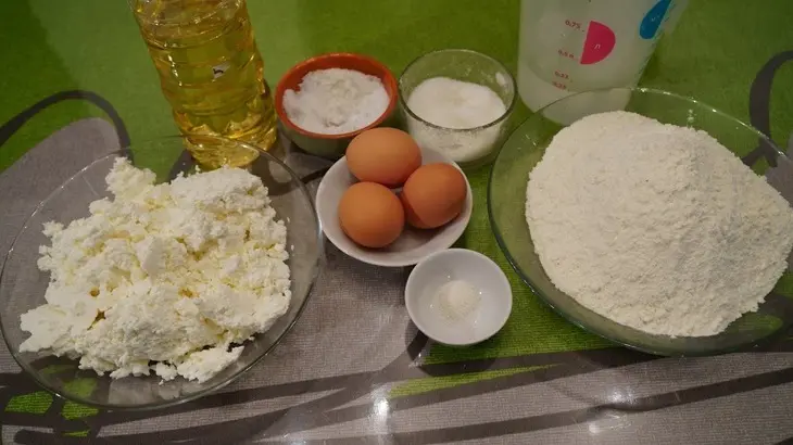 Домашние вареники со сладким творогом: шаг 1