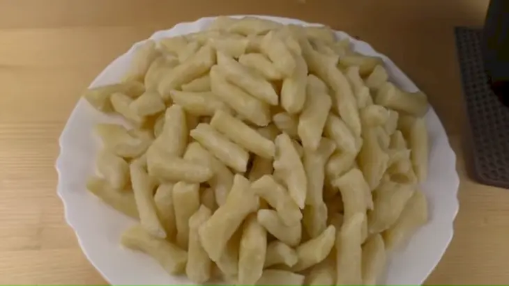 Картофельные клецки с кокосом и черникой: шаг 5