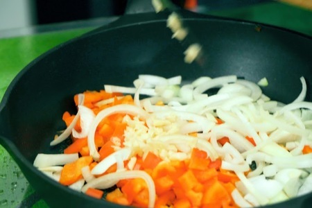 Суп-пюре из кабачка с помидорами и сливками: шаг 4