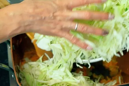 Пирожки с капустной начинкой в духовке: шаг 5