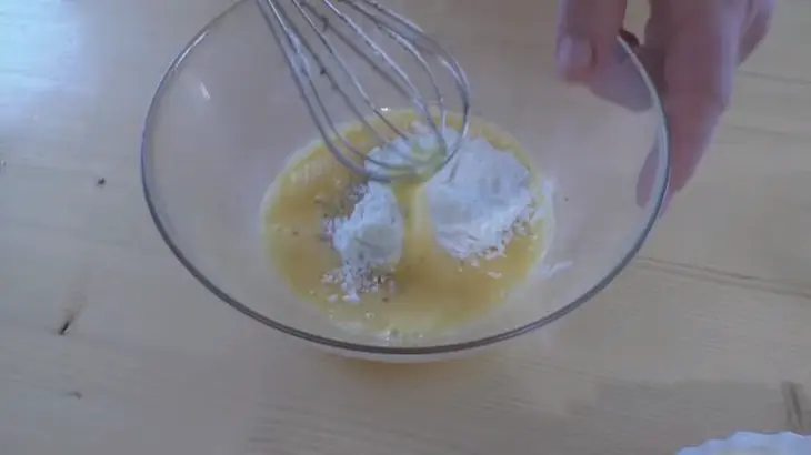 Вкуснейший слоеный омлет за 5 минут: шаг 2