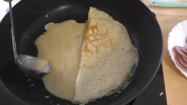 Вкуснейший слоеный омлет за 5 минут: шаг 4