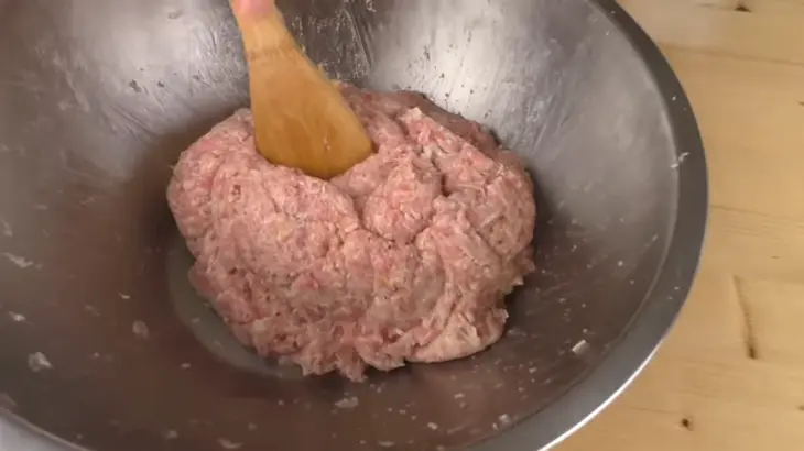 Президентская котлета / невероятно вкусная, сочная и очень большая котлета: шаг 4