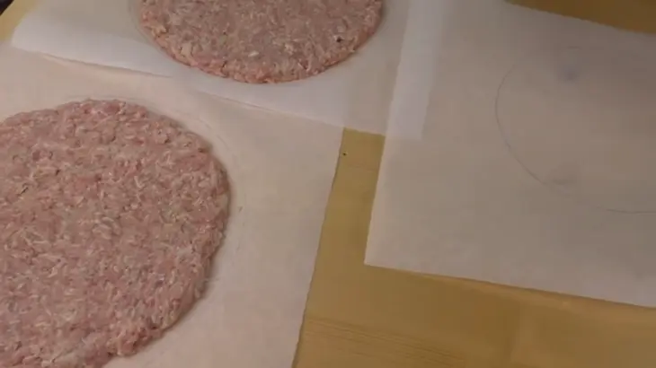 Президентская котлета / невероятно вкусная, сочная и очень большая котлета: шаг 5