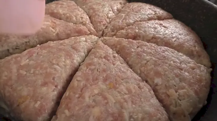 Президентская котлета / невероятно вкусная, сочная и очень большая котлета: шаг 7