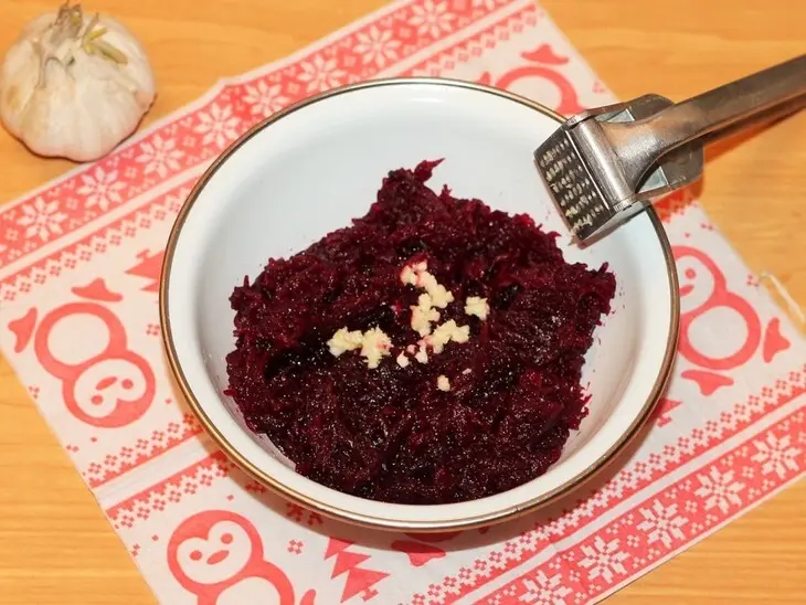 Свекольный салат с острой морковью и орехами #махеевъ_чудеса_за_полчаса: шаг 1