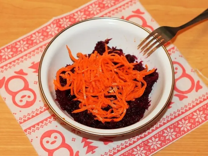 Свекольный салат с острой морковью и орехами #махеевъ_чудеса_за_полчаса: шаг 2