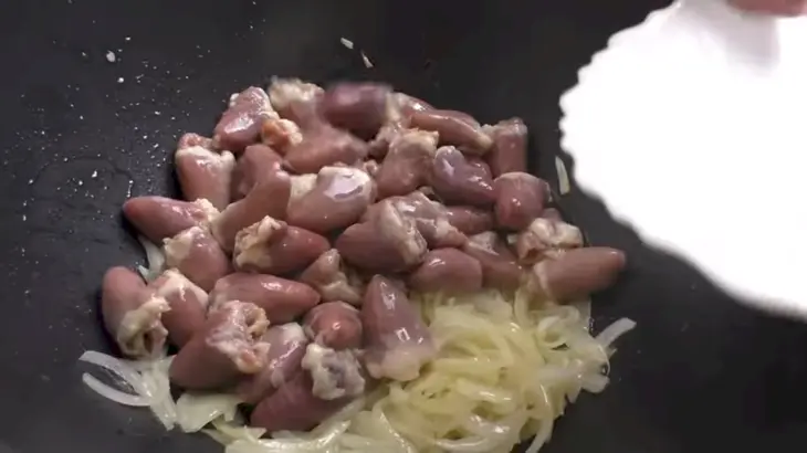 Куриные сердечки с картошкой: шаг 2